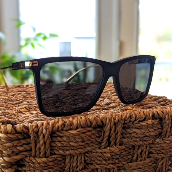 New Prada Polarized Sunglasses - Picture 1 of 3